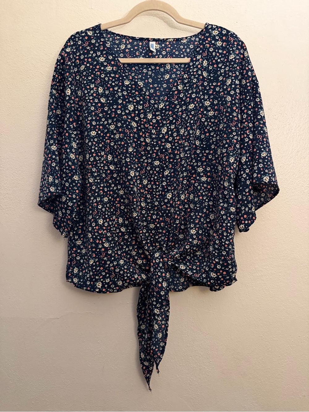 Viishow Navy Floral Boho Trendy Tie-Front Blouse size XL Like New - Picture 2 of 7